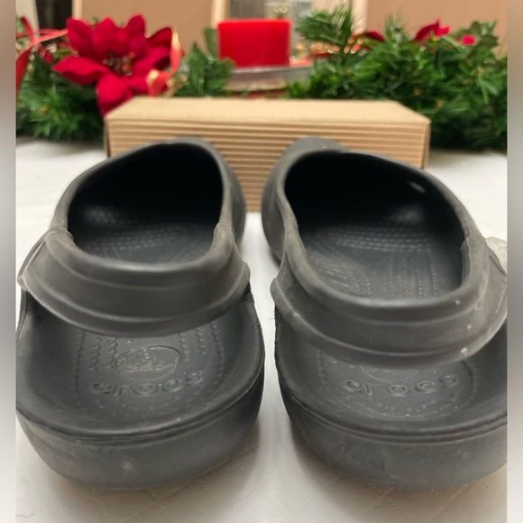 Crocs Size 7 Charcoal Coloured Slip-On Sandals. GUC - Picture 7 of 9